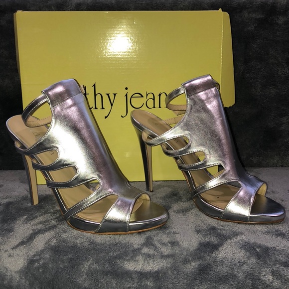 Cathy Jean Shoes - NWT Silver Heels Size 8